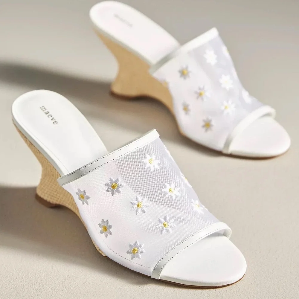 NEW Anthropologie Maeve Mesh Wedge Sz 7 White Embroidered Daisy Flowers Open Toe